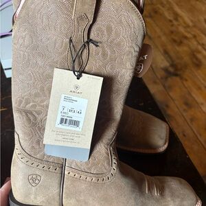 Ariat Beige Embroidered Western Boots